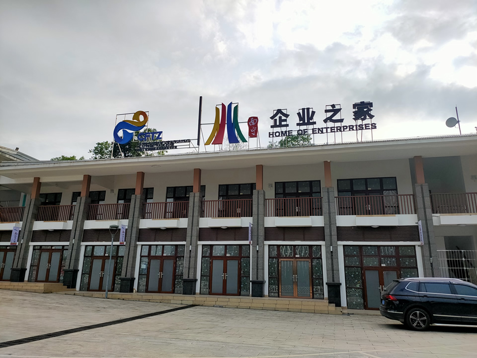 樓頂發(fā)光字施工制作安裝流程方案——【巨匠標識，標識制作廠家】